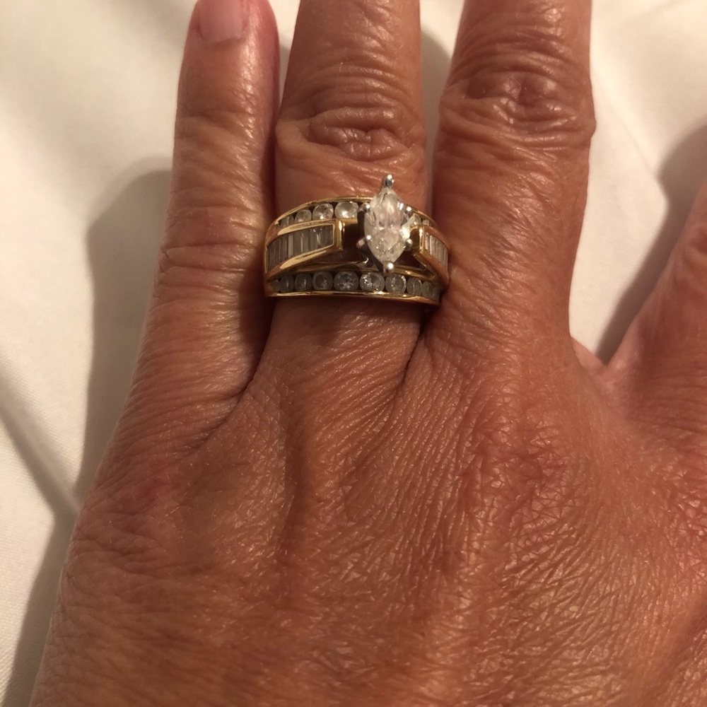 Diamond 2 carats set in 14 karat gold ring